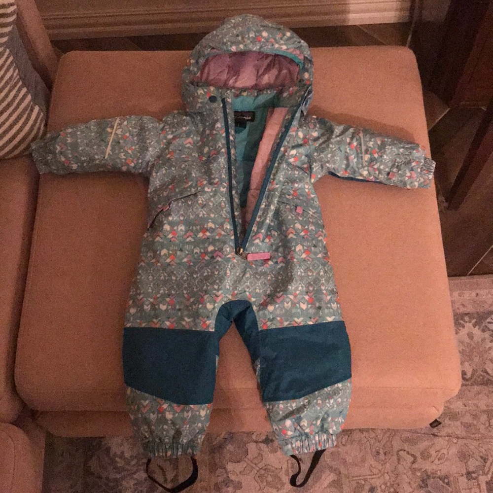 Patagonia Snow suit 3 - 6 months, will fit to 12m